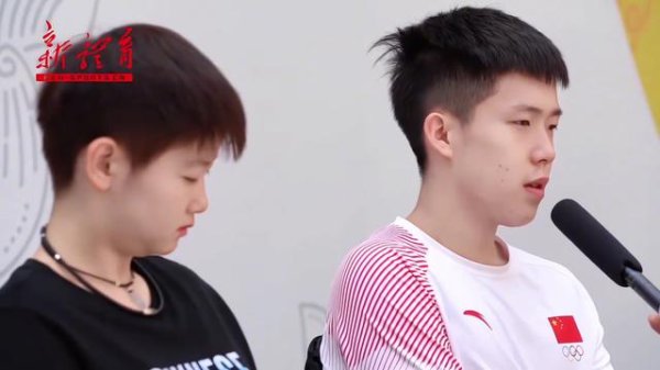 广州配资网 莎莎帮哥哥打虫子，那时候她应该还不咋给她哥白眼吧[憨笑]